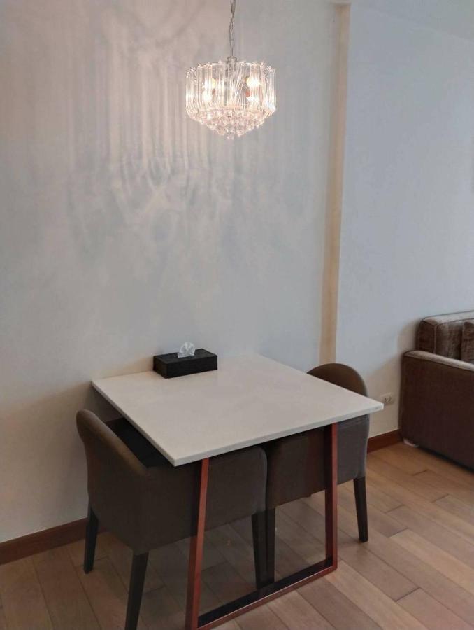 The Astra Chiang Mai Apartment Bagian luar foto