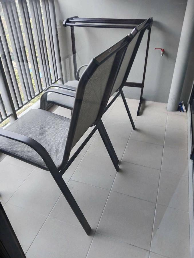 The Astra Chiang Mai Apartment Bagian luar foto