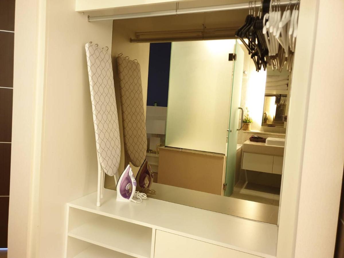 The Astra Chiang Mai Apartment Bagian luar foto