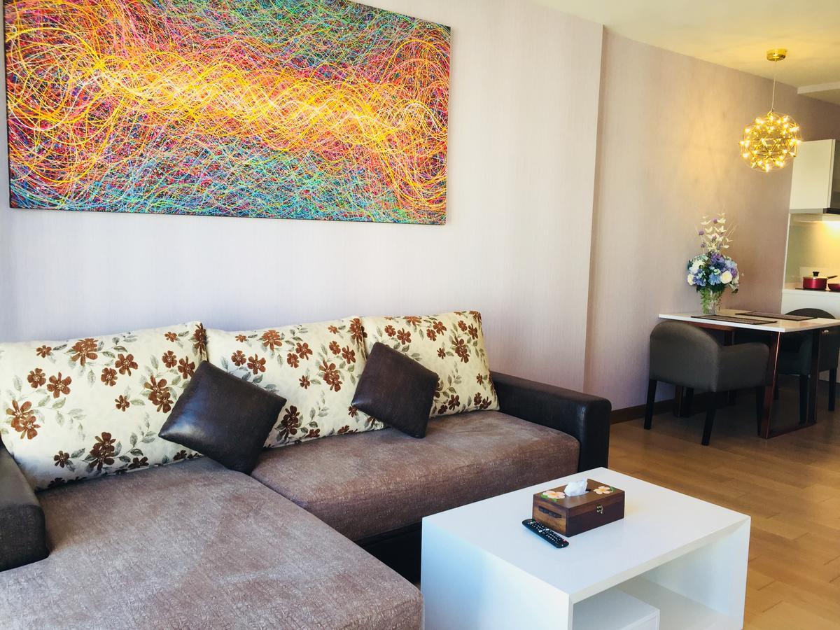 The Astra Chiang Mai Apartment Bagian luar foto