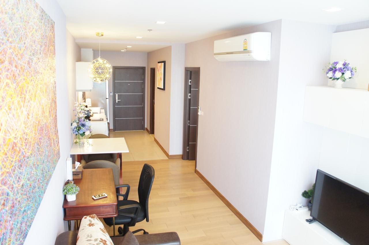The Astra Chiang Mai Apartment Bagian luar foto