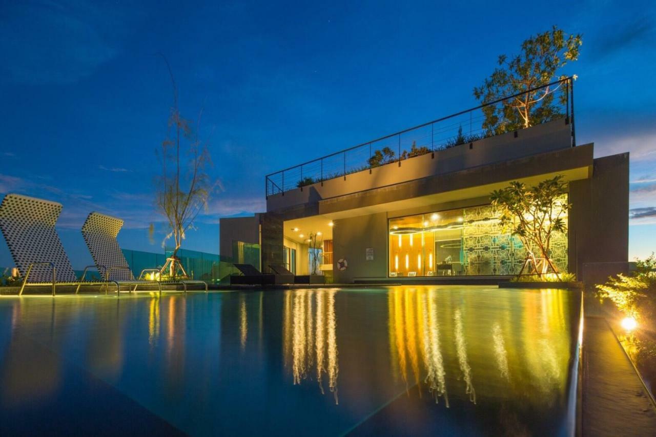 The Astra Chiang Mai Apartment Bagian luar foto