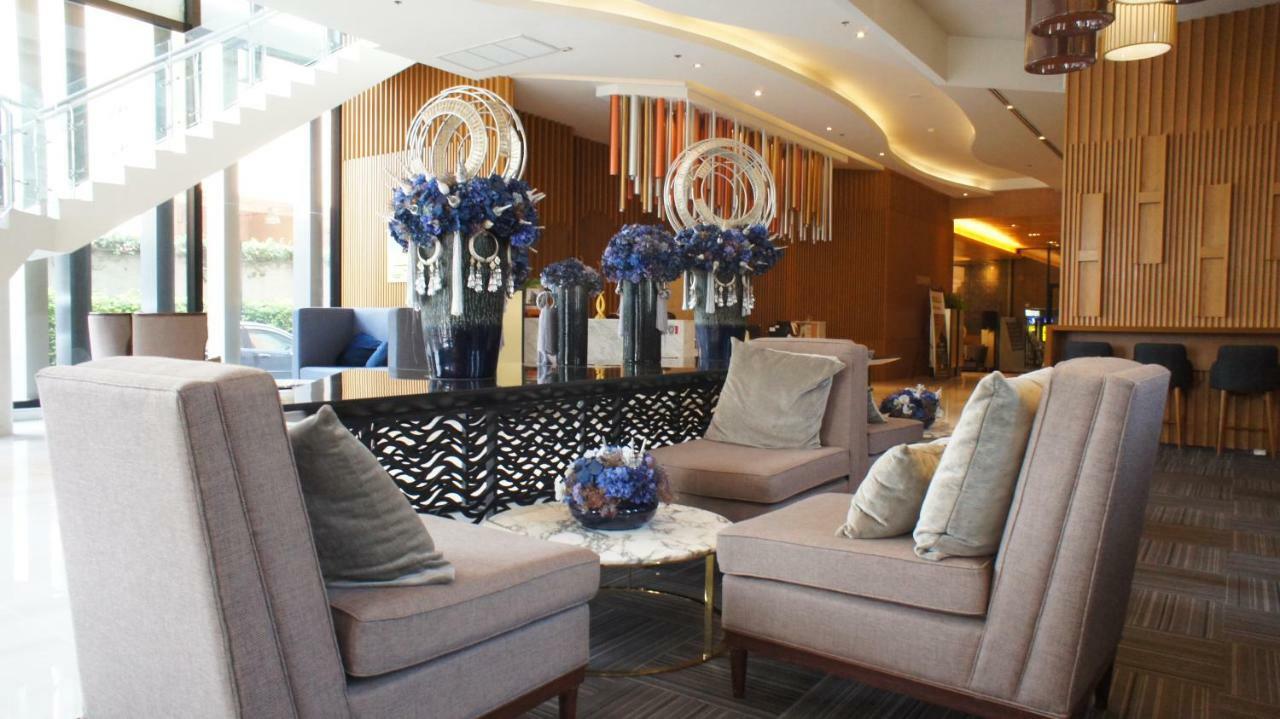 The Astra Chiang Mai Apartment Bagian luar foto