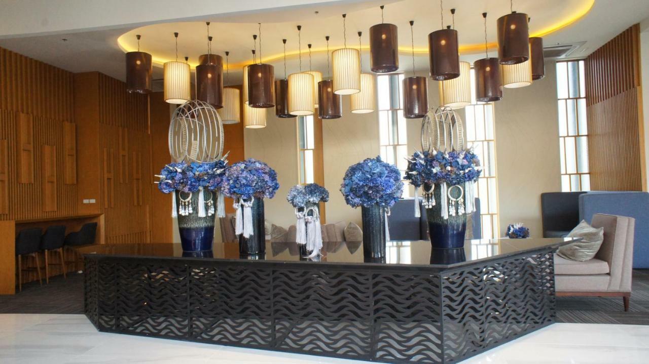 The Astra Chiang Mai Apartment Bagian luar foto