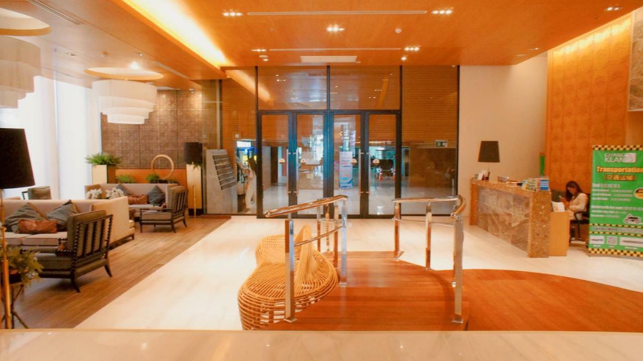 The Astra Chiang Mai Apartment Bagian luar foto