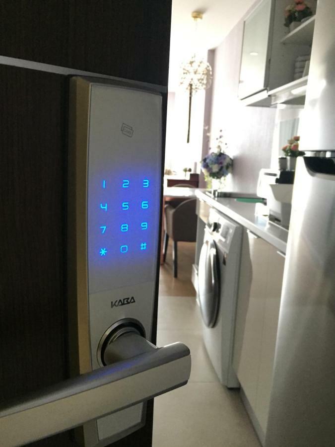 The Astra Chiang Mai Apartment Bagian luar foto