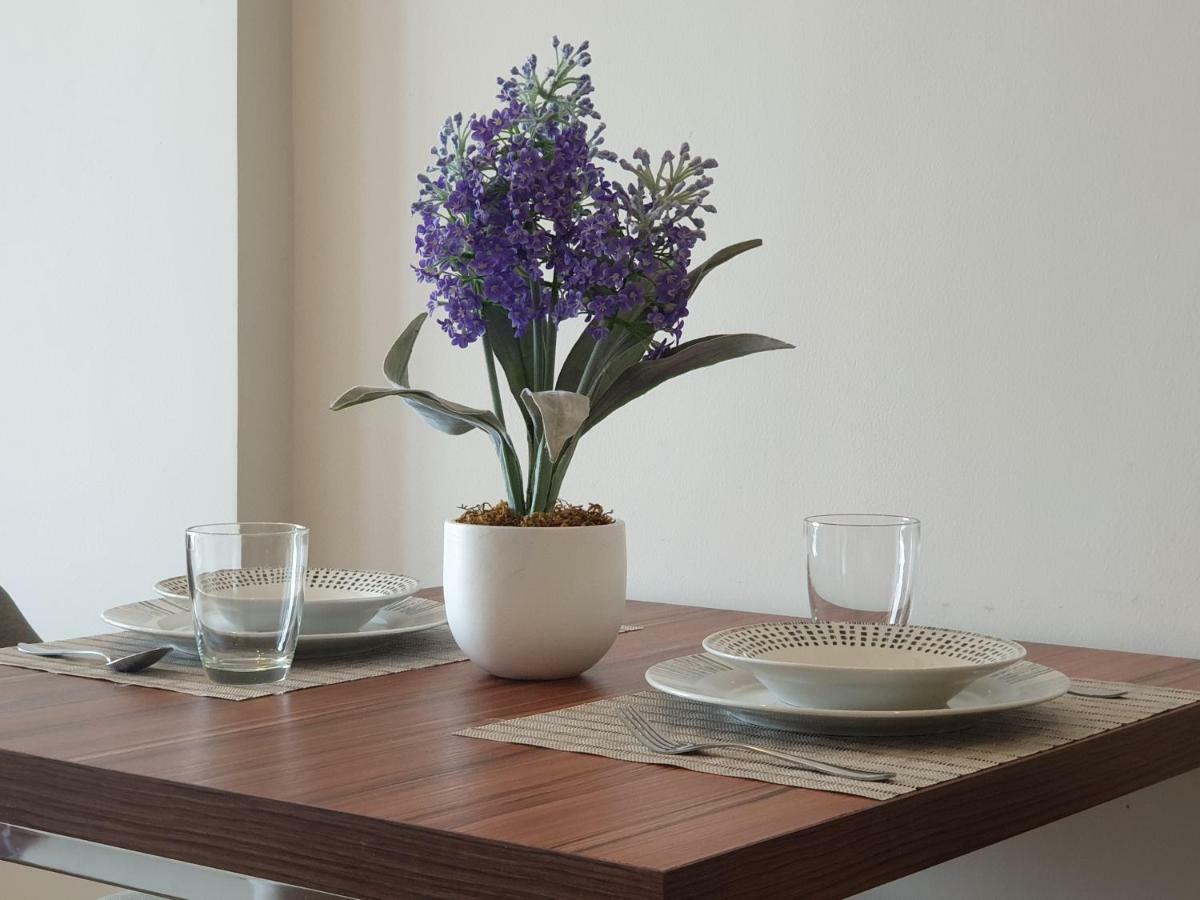 The Astra Chiang Mai Apartment Bagian luar foto
