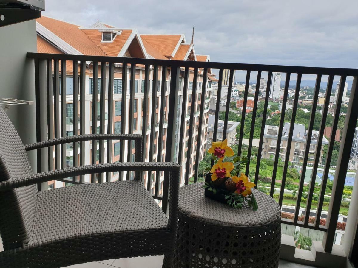 The Astra Chiang Mai Apartment Bagian luar foto