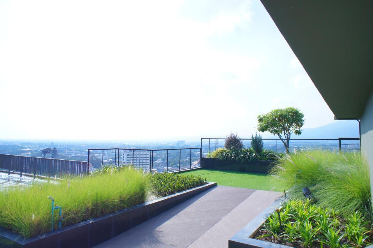 The Astra Chiang Mai Apartment Bagian luar foto
