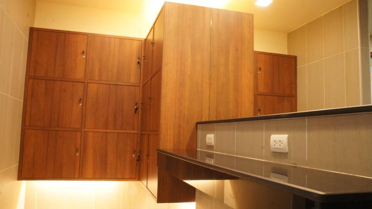 The Astra Chiang Mai Apartment Bagian luar foto