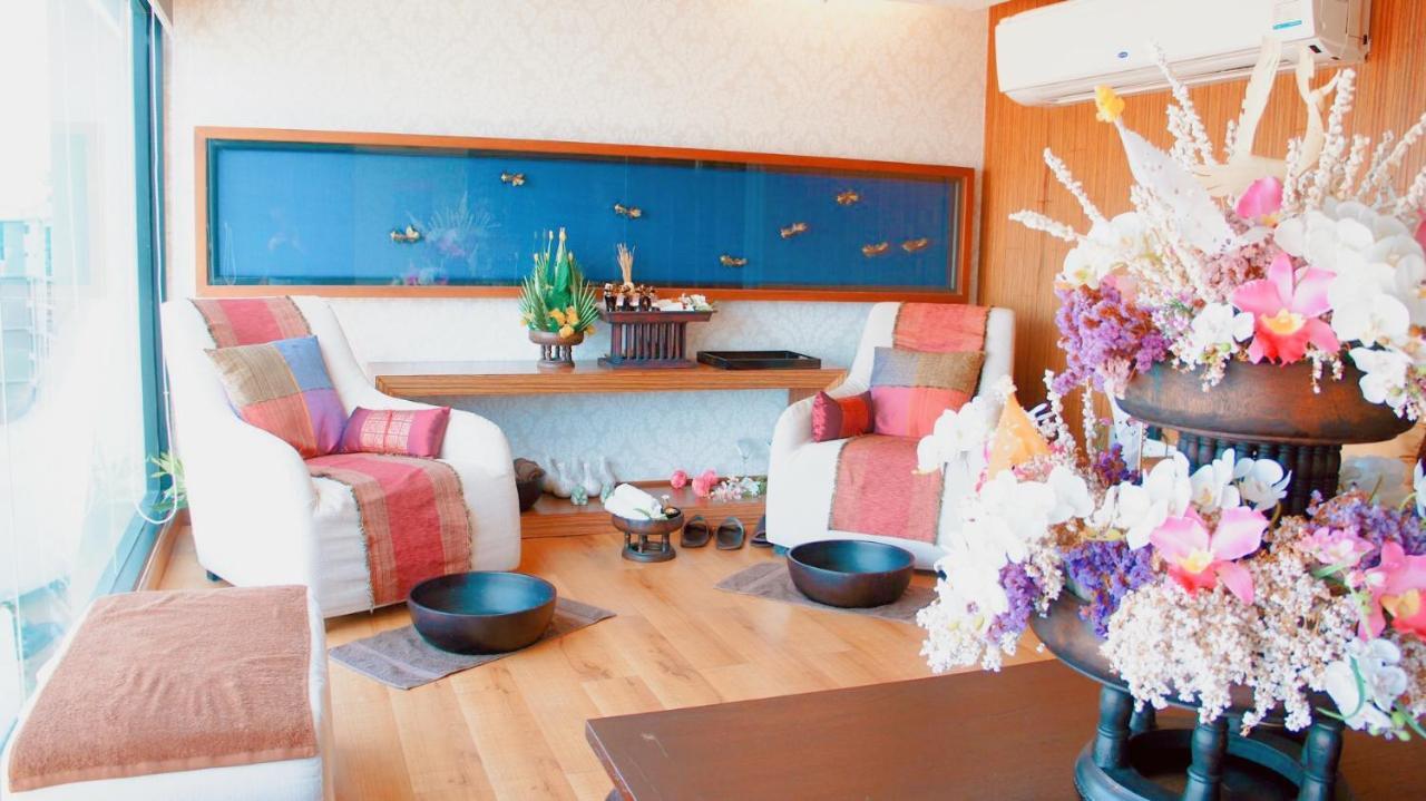 The Astra Chiang Mai Apartment Bagian luar foto