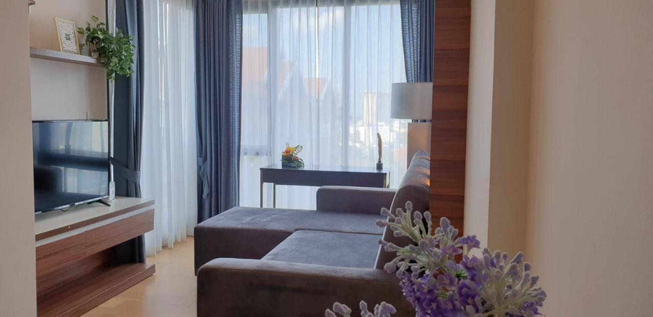 The Astra Chiang Mai Apartment Bagian luar foto